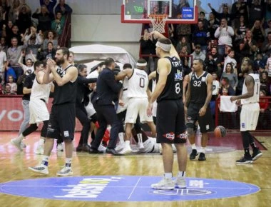 Έξαλλοι στον ΠΑΟΚ με τη διαιτησία - Η τελευταία φάση και το ειρωνικό σχόλιο